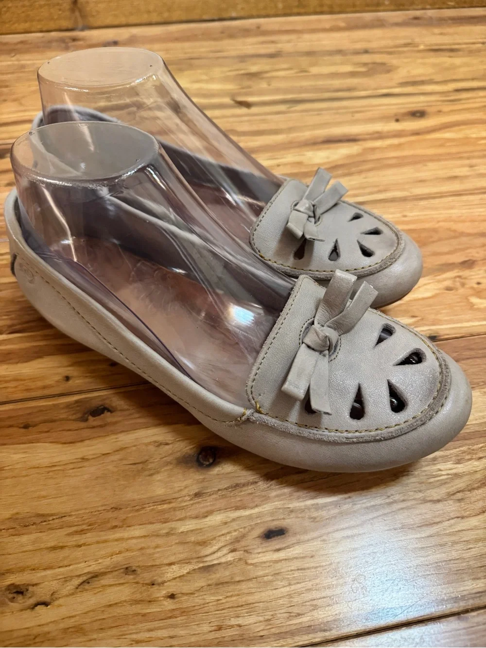 BORN® Handcrafted NAURA Taupe Leather Slip On Bow-Tie Flat Loafers #B86171 ~ 7.5
